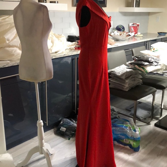 Red one shoulder flared bottom maxi - Picture 5 of 8